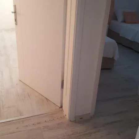 Fullmoon Room's Hotel *
