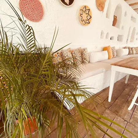 Fullmoon Room's *